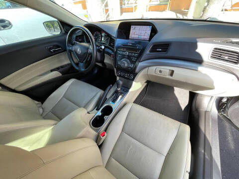 2013 Acura ILX 2.0L w/Tech