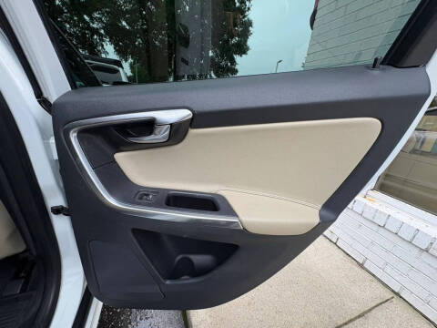 2016 Volvo XC60 T6 Drive-E