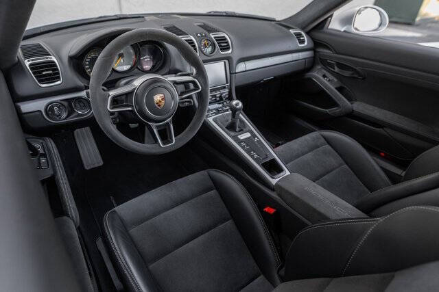 2016 Porsche Cayman GT4