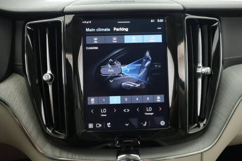 2025 Volvo XC60 T8 Ultra Dark Theme