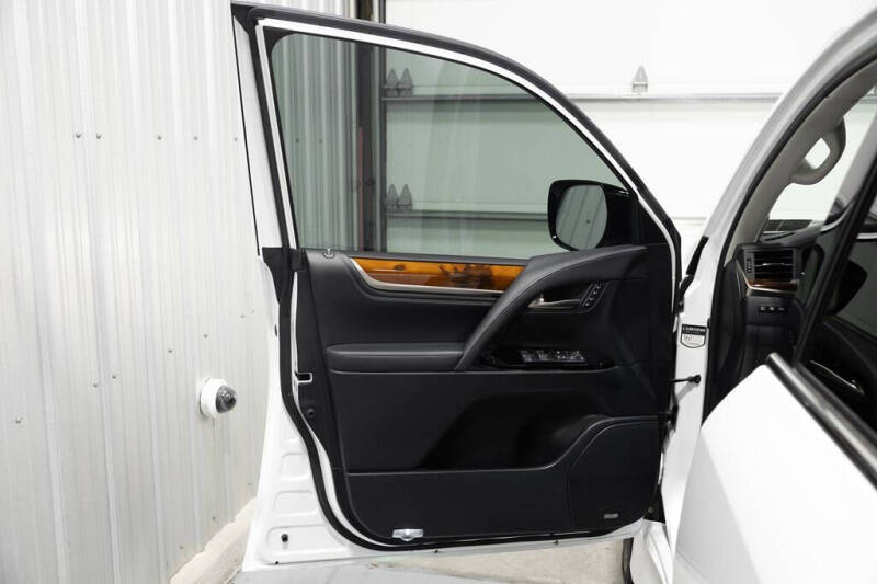 2021 Lexus LX 570 Three-Row