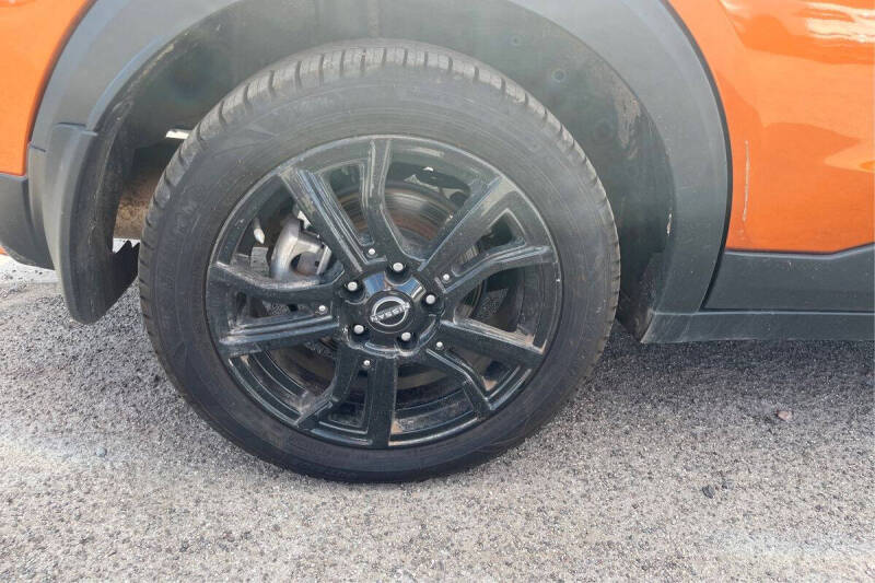 2022 Nissan Kicks SR