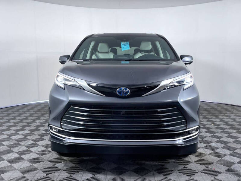 2025 Toyota Sienna Platinum 7-Passenger