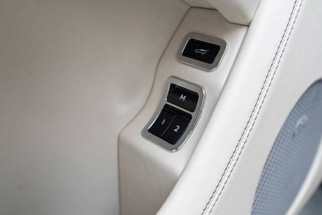 2017 Bentley Bentayga 13