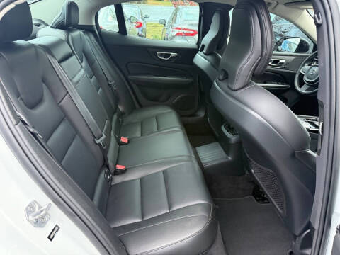 2022 Volvo S60 Recharge T8 R-Design Expression