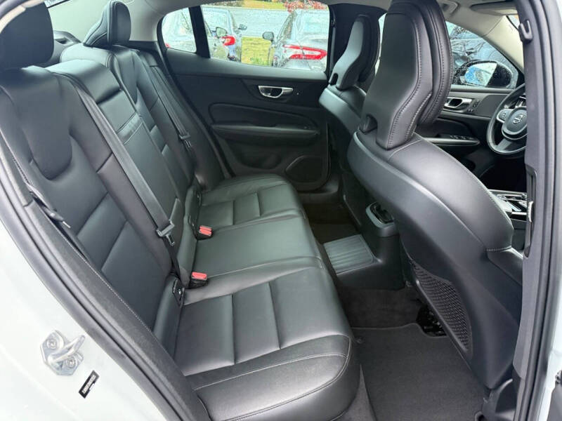 2022 Volvo S60 Recharge T8 R-Design Expression