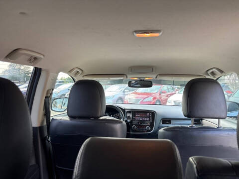 2019 Mitsubishi Outlander SE