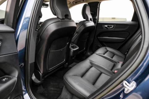 2023 Volvo XC60 B5 Plus Dark Theme