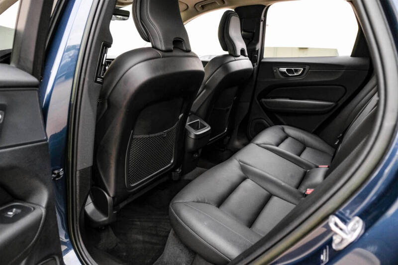 2023 Volvo XC60 B5 Plus Dark Theme