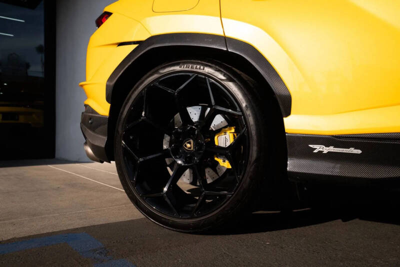 2024 Lamborghini Urus Performante