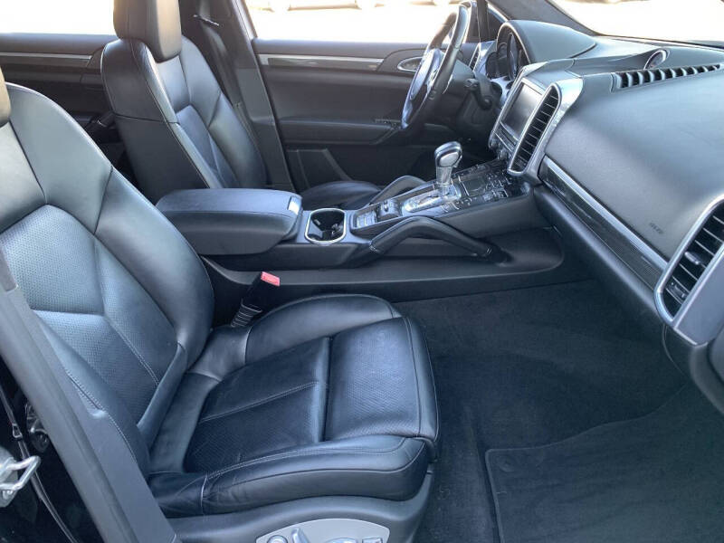2014 Porsche Cayenne GTS