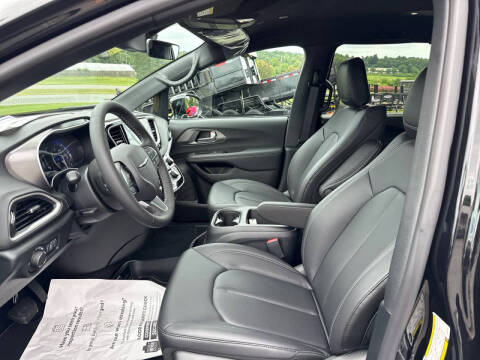 2026 Chrysler Voyager LX