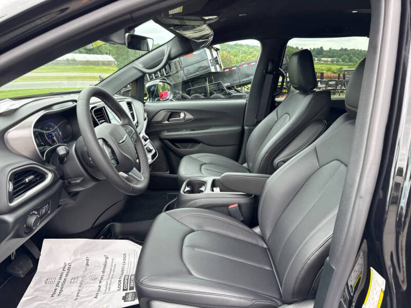 2026 Chrysler Voyager LX