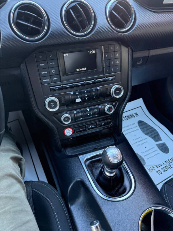 2017 Ford Mustang V6