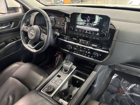2023 Nissan Pathfinder SL