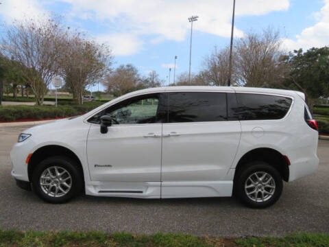 2025 Chrysler Pacifica Select