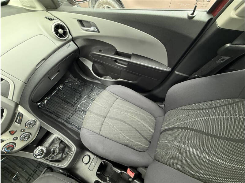 2014 Chevrolet Sonic LT Manual