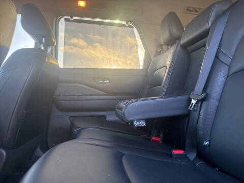 2022 Nissan Pathfinder SL