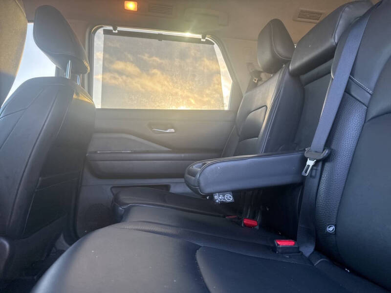 2022 Nissan Pathfinder SL