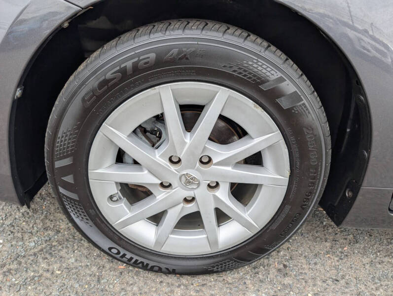 2012 Toyota Prius v Three