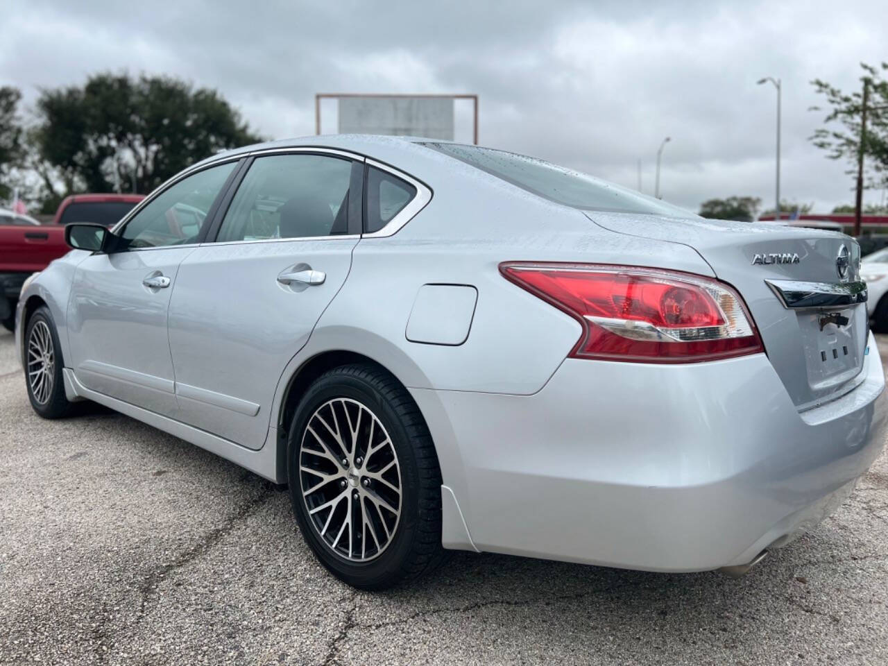 2013 Nissan Altima for sale at J-R Auto Sales LLC in Houston, TX