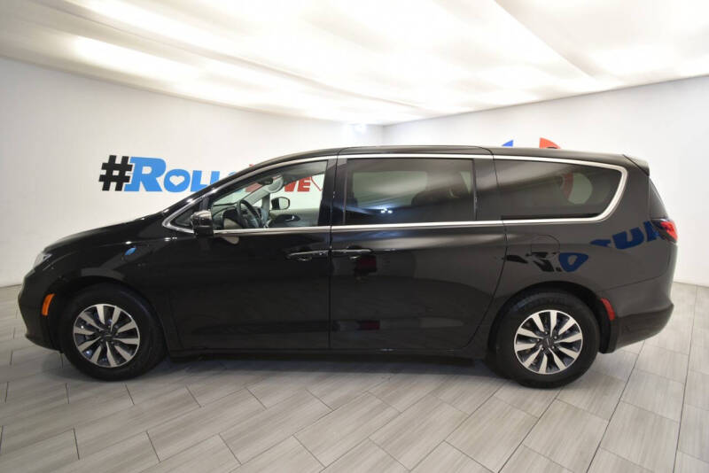 2024 Chrysler Pacifica Plug-In Hybrid Select