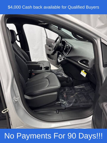 2026 Chrysler Pacifica Select