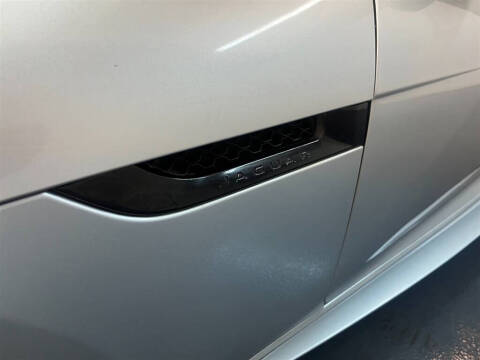 2017 Jaguar F-TYPE R