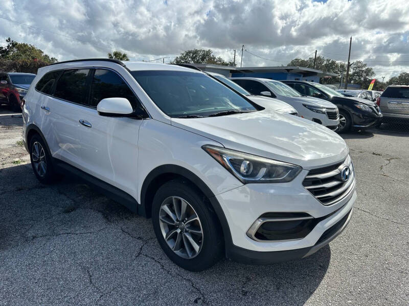 2017 Hyundai Santa Fe SE photo 2