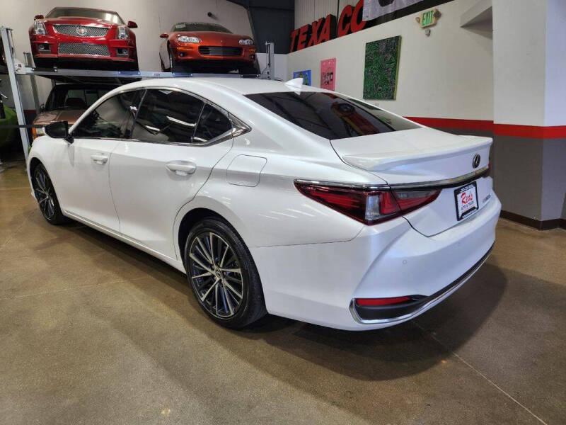 2023 Lexus ES 300h