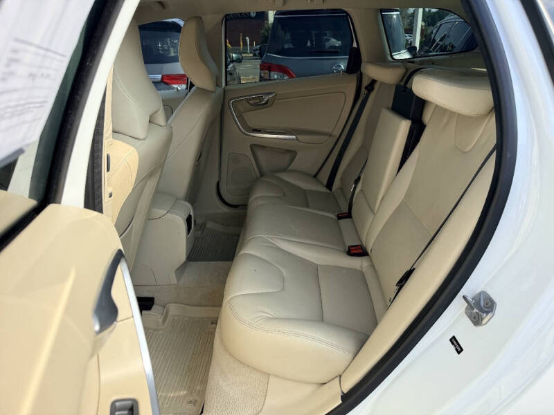 2016 Volvo XC60 T5 Drive-E Platinum