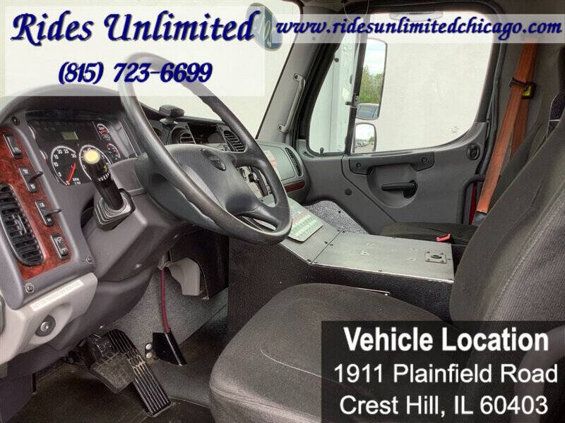 2015 Freightliner M2 106