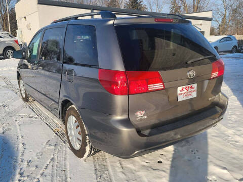 2005 Toyota Sienna LE 8 Passenger