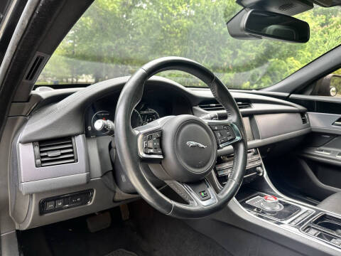 2016 Jaguar XF R-Sport