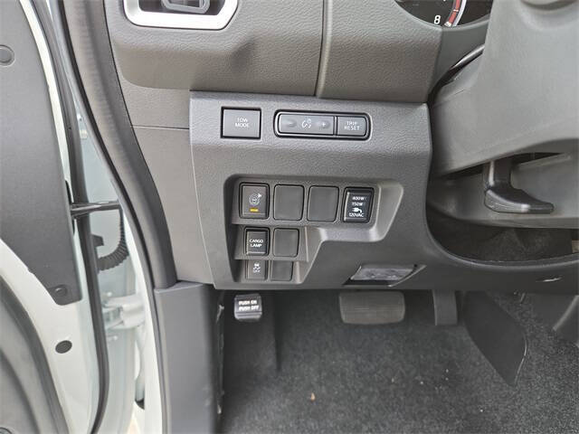 2025 Nissan Frontier SV