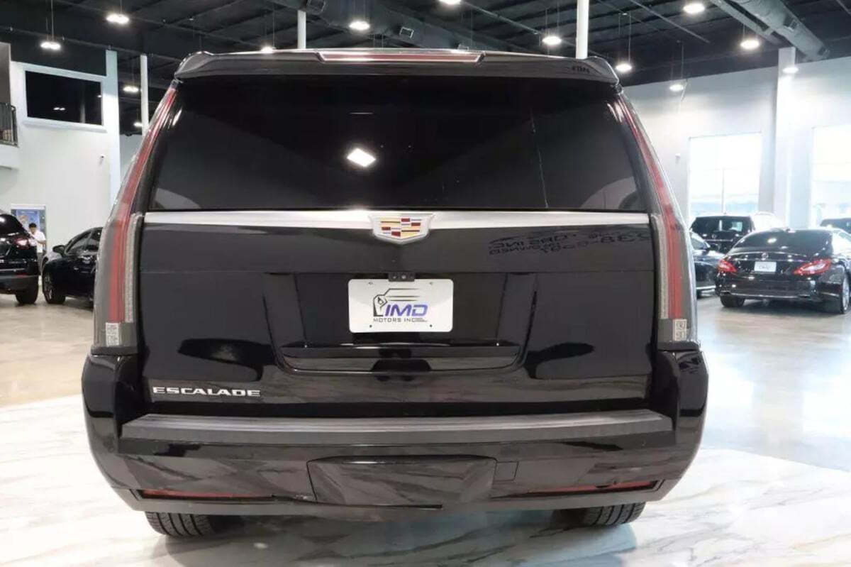 2018 Cadillac Escalade for sale at IMD MOTORS, INC in Dallas, TX