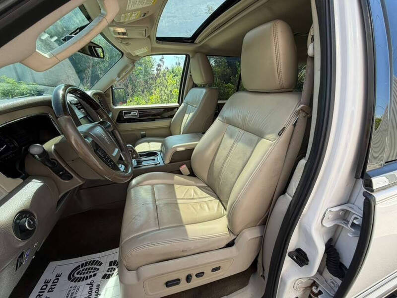 2017 Lincoln Navigator Select