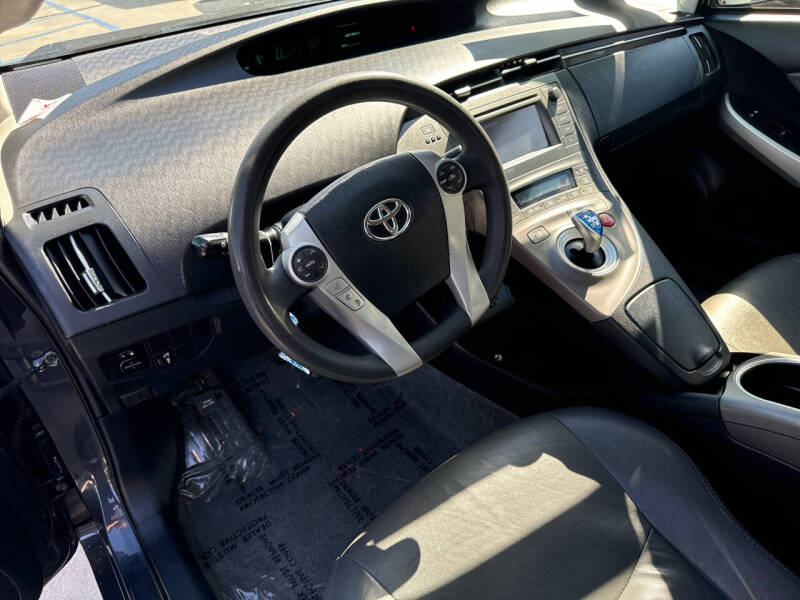 2015 Toyota Prius Four photo 8