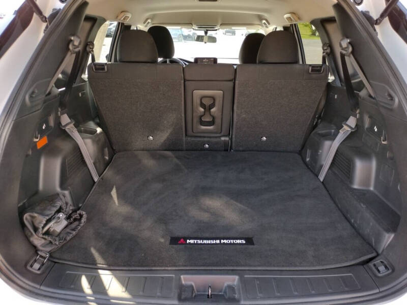 2023 Mitsubishi Outlander PHEV ES