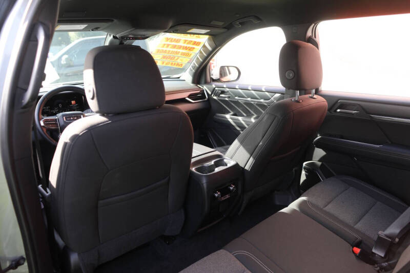 2025 GMC Acadia Elevation