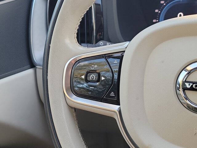 2024 Volvo XC60 B5 Core Dark Theme