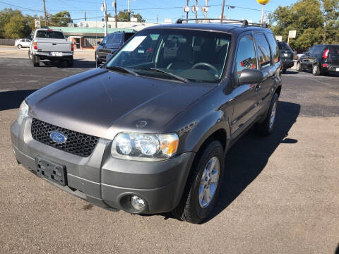 2005 Ford Escape for sale at Gator's Auto Sales in Garland TX