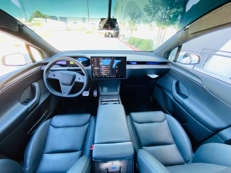 2023 Tesla Model X Standard Range