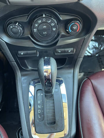 2011 Ford Fiesta SES