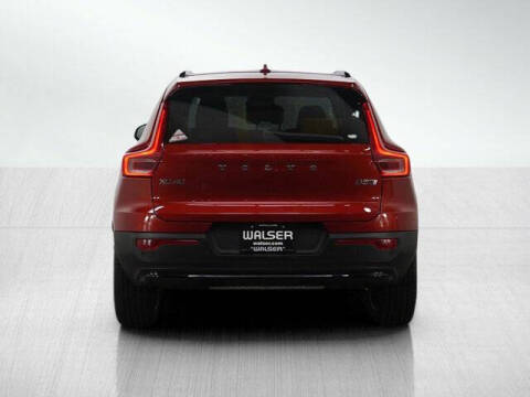 2023 Volvo XC40 B5 Ultimate Dark Theme