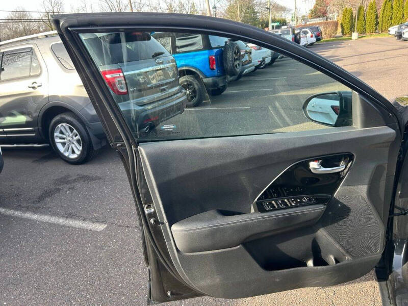 2022 Kia Niro Plug-In Hybrid LXS