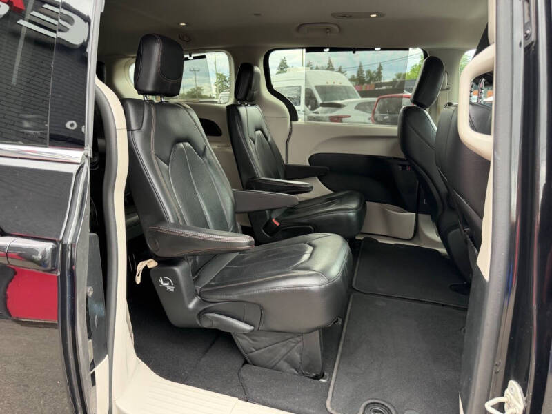 2020 Chrysler Pacifica Touring L