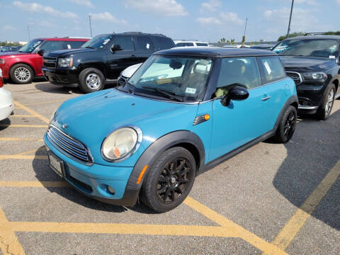 2009 MINI Cooper for sale at KM Motors LLC in Houston TX