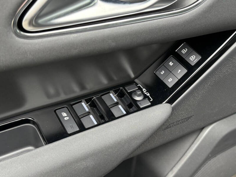 2025 Land Rover Range Rover Velar P250 Dynamic SE