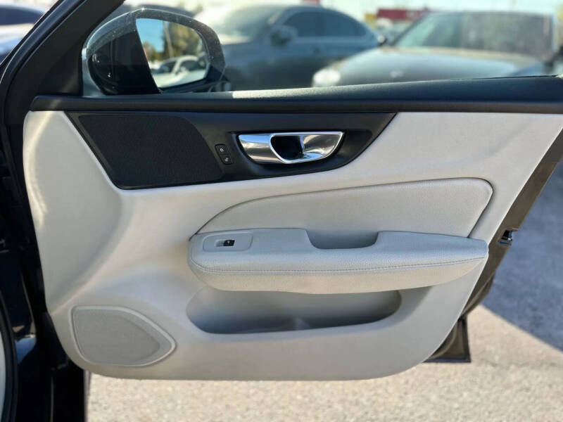 2019 Volvo S60 T5 Momentum